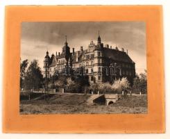 Güstrowi kastély Németországban, a mecklenburgi hercegek rezidenciája, fotó kartonra kasírozva, 29x39cm