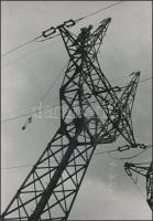 cca 1960 Magasfeszültség, Czakó László fotóriporter feliratozott vintage fotója, 24x17 cm
