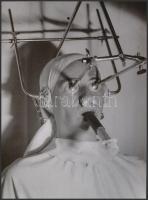 cca 1930 Színpadi maszk készítése, korabeli vintage fotó modern másolata, 16x12 cm