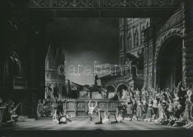 cca 1961 Budapest, Operaház, színpadkép a Rómeó és Júlia című balett előadáson, vintage fotó, 16,5x23,5 cm