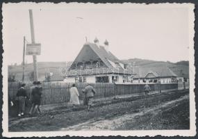 cca 1935 Nyíri József író háza Székelyudvarhelyen, feliratozott vintage fénykép, 6x8,5 cm