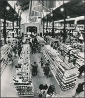 cca 1986 Budapest, Klauzál tér, Skála csarnok - bevásárló központ, vintage fotó, 21x18 cm