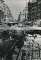 1975-1977 Budapest, Felszabadulás tér(Ferenciek tere) a felszínen és a mélyben, metró- és aluljáró é...