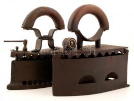 2 db vasaló, öntött vas, egyik nem záródik, 22×22 cm (2×)