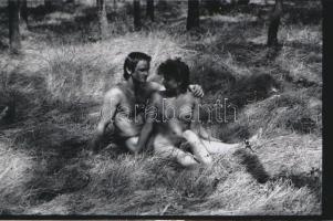 cca 1979 Piroska és a Farkas modernkori története, finoman erotikus fényképek, 9 db korabeli negatív...