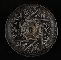 Talpas kínáló, formába préselt, karcolásokkal, d:25 cm, m:15 cm