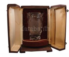 Prágai látképpel üvegváza, préselt, savmaratott, jelzés nélkül, viseltes eredeti díszdobozban, m:20c...