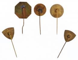 ~1971. 5db-os vadász témájú zománcozott és festett fém kitűző tétel, közte "Nimród" és &qu...