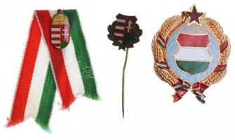 3db-os magyar címer tétel, zománcozott és festett fém jelvények és kitűzők, egyik nemzeti színű szalaggal díszítve T:2