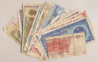 30db-os vegyes külföldi bankjegy tétel, közte Csehszlovákia, Lengyelország, Románia T:III,III-
30pc...