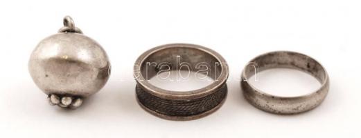 3 db kis ezüst tárgy: két gyűrű, egy függő 9,4 g
