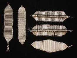 Ezüstözött karperecek, medálok, nyakláncok, összesen:33 db