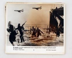 cca 1960-70 Katonák, MTI fotók a világ minden tájáról. Érdekes körtörténeti forrás. 15db, cca  20x27...
