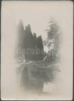 cca 1930-1940 Tirana, Albánia, Fazekasműhely és a tiranai híd, 2 db fotó, sarkokon hiányokkal, 13x18...