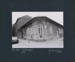 1983 Jankovszky György(1946-): Budapest, VIII. kerület, Práter utca, Halászkert, feliratozva, aláírt, pecséttel jelzett, kartonra kasírozva, fotó: 12x18 cm, karton: 21x26 cm