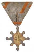Japán 1888-2003. "Szent Kincs Rend VII. osztály" jelzetlen Ag kitüntetés mellszalagon, ere...