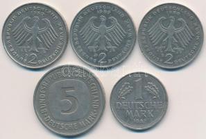 NSZK 1975-1989. 1M + 2M (3xklf) + 5M T:2,2-
FRG 1975-1989. 1 Mark + 2 Mark (3xdiff) + 5 Mark C:XF,V...