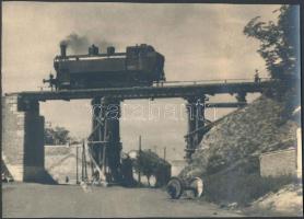 cca 1920-1930 Sínpálya építése vagy helyreállítása, 2 db fotó, 12x17 és 15x24 cm