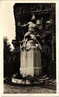 Budapest V. Szabadság tér, irredenta szobor, Nyugat / Trianon memorial statue West