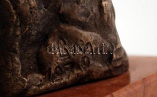 Borsos Miklós (1906 -1990) : Emma. Bronz, márvány talpon, jelzett,  m.: 17,5 cm