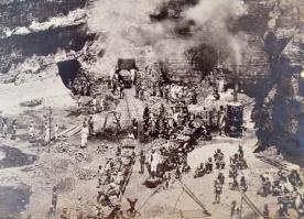 1890 Szénbánya, Goluckdihi, Iharia, India, Arthur Koppel, fotó kartonra kasírozva, sarkok hiányoznak...