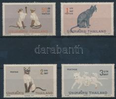 Cats and Dogs 32 stamps Macska és kutya motívum 32 db bélyeg, közte sorok 2 stecklapon