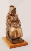 Jelzés nélkül: Ülő öregasszony koszorúval. Bronz, utólag ráerősített fa talapzattal, m:27 cm