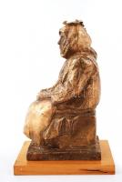 Jelzés nélkül: Ülő öregasszony koszorúval. Bronz, utólag ráerősített fa talapzattal, m:27 cm