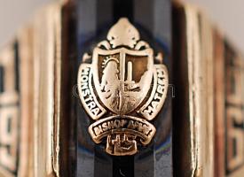 California, Bishop Amat Memorial High School arany, címeres, köves pecsétgyűrű, Au., 10K, bruttó:4,3...