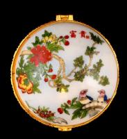 Fém rátétes kínai porcelán dobozka belül tükörrel, matricás, jelzett, apró kopásnyomokkal, d: 8 cm
