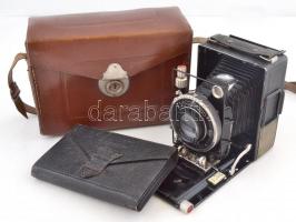 Voigtländer Bergheil 9x12 kamera. Lemezes. Hellar 1:3,5  objektívvel, hozzá 5 kazettával, eredeti bőr táskával, két előtétlencsével és egy színszűrővel, szép állapotban. / Complete set of Voigtländer Bergheil camera with accesories