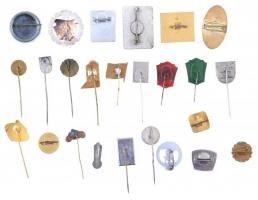 25db-os vegyes magyar és külföldi szocialista jelvény, kitűző tétel, közte "1962. Építők 40 év&...