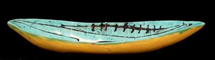 Gorka Lívia (1925-2011): Hosszú tálka. Festett mázas kerámia, jelzett,repedéssel, 30x10×4 cm
