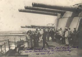 1915 SMS Viribus Unitis vor der Beschiessung der ital. Küste. Verlag Rotes Kreuz, Atelier, Pola / K.u.K. Kriegsmarine, firing battleship