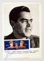 Adrijan Nyikolajev (1929-2004) orosz űrhajós aláírása emlékbélyeges fotólapon /  Signature of Adriyan Nikolayev (1929-2004) Russian astronaut on photograph with memorial stamp