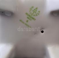 Hollóházi asszony (fűszer paprikát fűző), kézzel festett, jelzett, hibátlan, m:25 cm