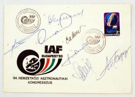 Mirosław Hermaszewski (1941- ), Farkas Bertalan (1949-) és más űrhajósok aláírásai emlékborítékon /  Signatures of Mirosław Hermaszewski (1941- ), Bertalan Farkas (1949-) and other astronauts on memorial envelope