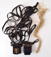 XX. sz eleje. Fejre és kézre való tefilin, azaz zsidó bőr imaszíjak dobozkákkal. A dobozok fából van...