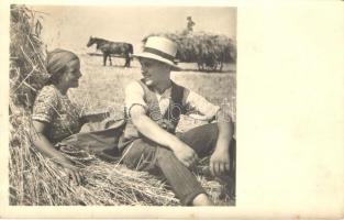 15 db főként régi motívumlap vegyes minőségben; gyerek, hölgy, romantikus / 15 mostly pre-1945 motiv...