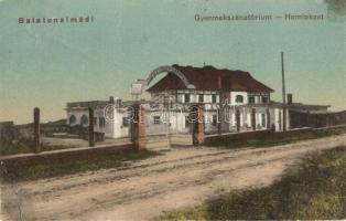 17 db főként régi magyar városképes lap; Balaton és környéke / 17 mostly pre-1945 Hungarian town-vie...