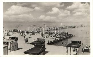 17 db főként régi magyar városképes lap; Balaton és környéke / 17 mostly pre-1945 Hungarian town-vie...