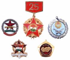 5db klf. szocialista kitüntetés és jelvény, közte "MHSZ Honvédelemért" zománcozott jelvény + "Munkásőr - 25 év" aranyozott, zománcozott jelvény T:2