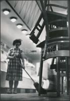 1964 Horváth Péter (Baja): Záróra után, feliratozott vintage fotóművészeti alkotás, 24x17 cm