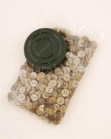 Katonai gomb tétel, több száz gomb, közte váll-lap is