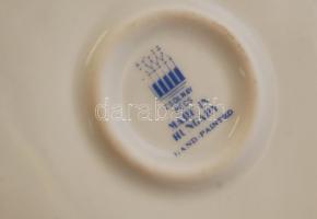 Zsolnay porcelán libatömő lyány, kézzel festett, jelzett, kis kopásnyomokkal, m: 17 cm