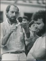 cca 1970 Utcai profilkép (árnykép, sziluettkép, fizionotrász) készítő, vintage fotó, 24x18 cm