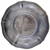 4+1 db díszes modern ón tányér, különböző méretben