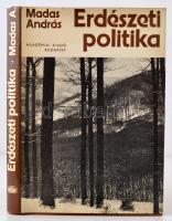 Madas András: Erdészeti Politika.Budapest,1978, Akadémiai Kiadó. Kiadói egészvászon kiadói papírborítóban, 291 p. A szerző dedikációjával Vas Zoltán (1903-1983) politikusnak, írónak.