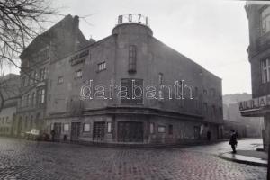 1973 Budapest, József Attila mozi, külső felvételek az épületről, 2 db szabadon felhasználható, jogd...