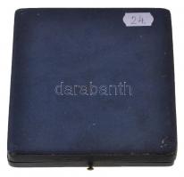 1942. Csillaghegyi MOVE (Magyar Országos Véderő Egylet)" fém plakett eredeti tokban (89,5x77mm)...